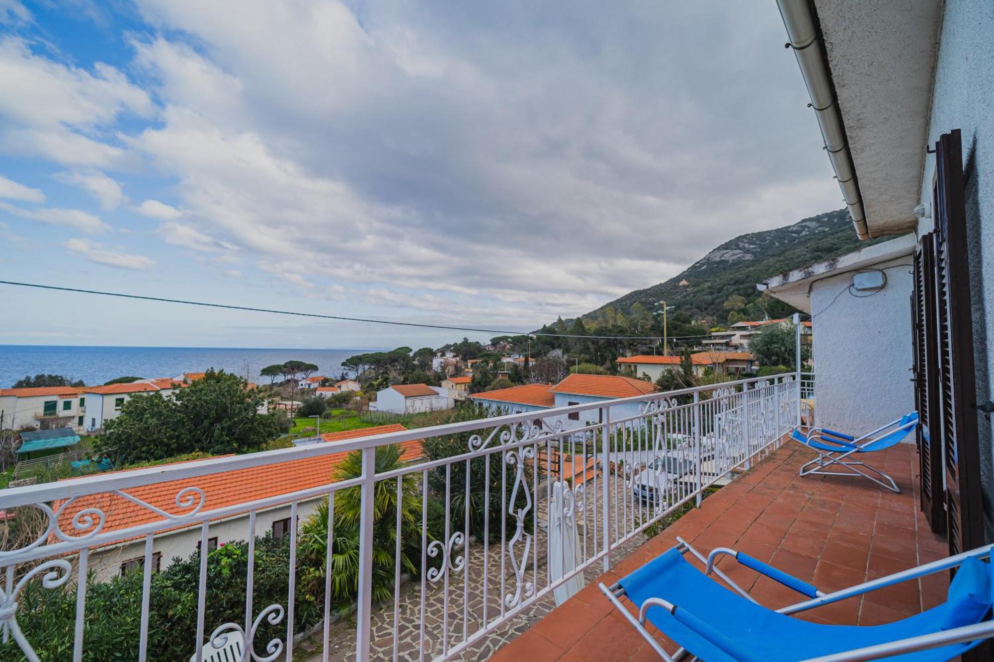 Appartamenti Casa Sant'Andrea - Goelba ภายนอก รูปภาพ